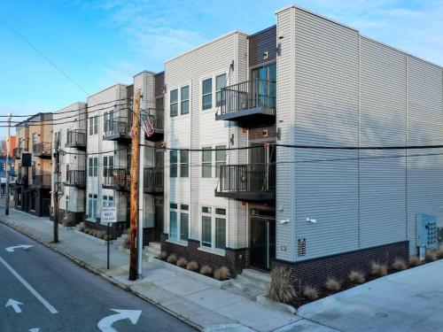 Luxury Condo With In-suite Laundry- Mins From Downtown E6