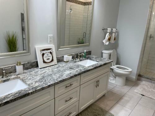 Downtown Luxurious 2 Bedroom Apartment