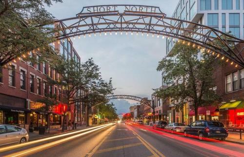 Welcome To The Jungle - Convention Center And Short North