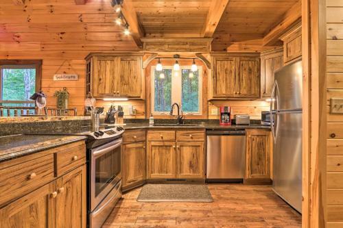 Serenity Now Cabin With Fire Pit And Game Room!