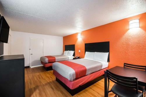 Motel New Six Inn And Suites