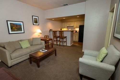 Hotel Habitat Suites