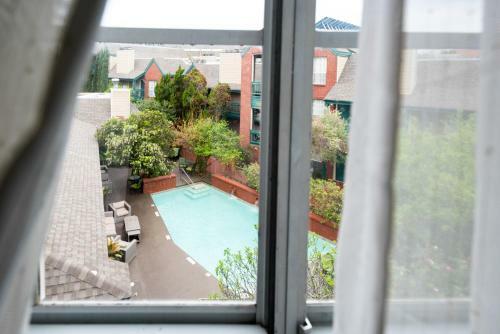 Hotel Habitat Suites
