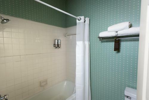 Hotel Habitat Suites
