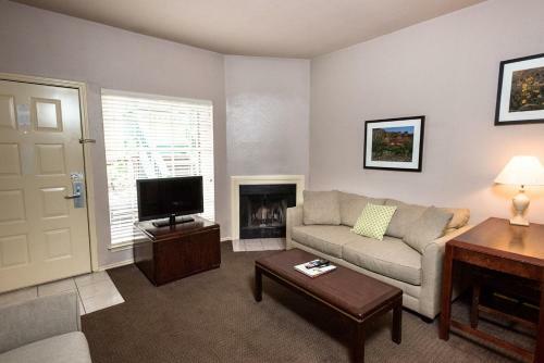 Hotel Habitat Suites