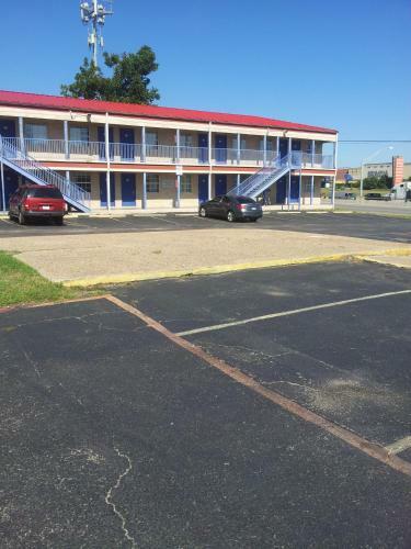 Motel Deluxe Inn Austin