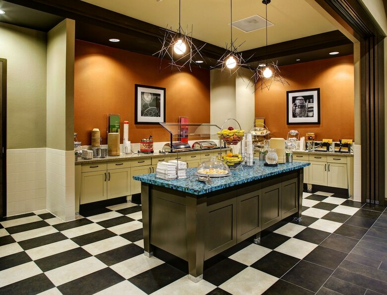 Hotel Hampton Inn And Suites Austin University Capitol