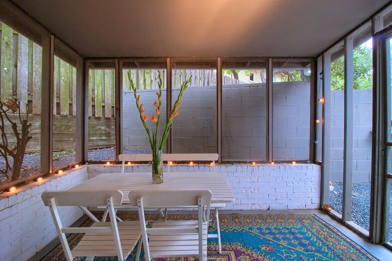 Travis Heights Modern I