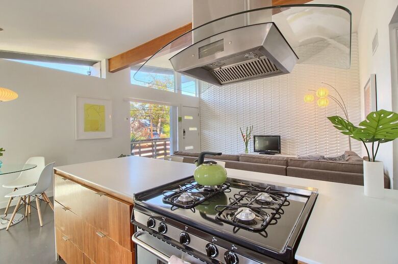 Travis Heights Modern I