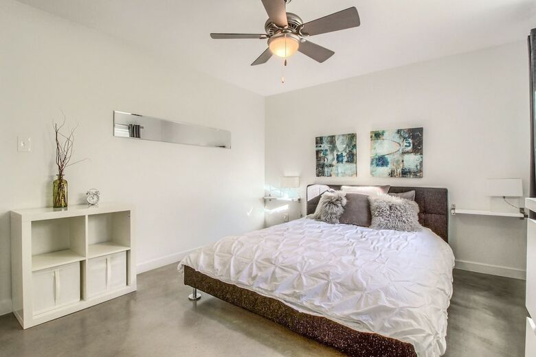 Travis Heights Modern I