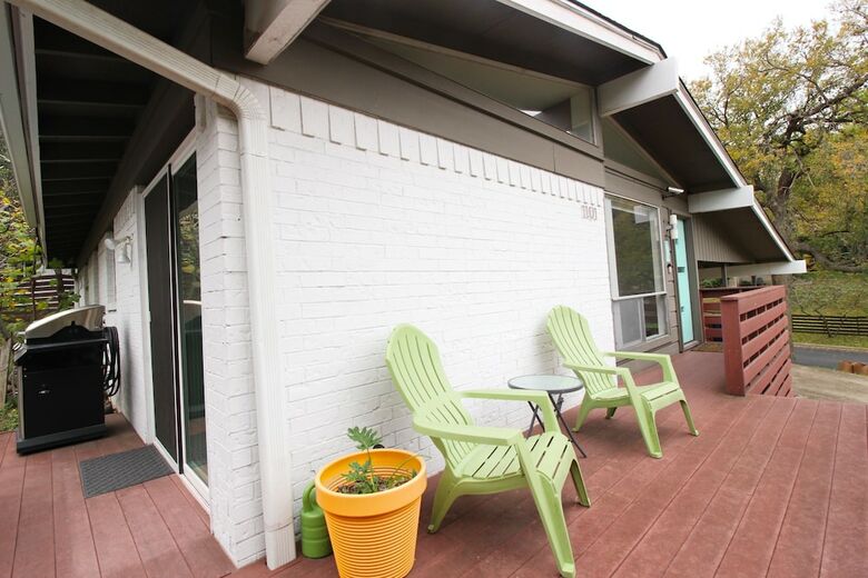 Travis Heights Modern I