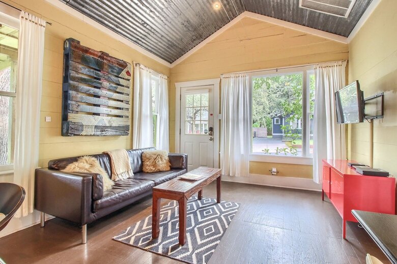 Travis Heights Modern I