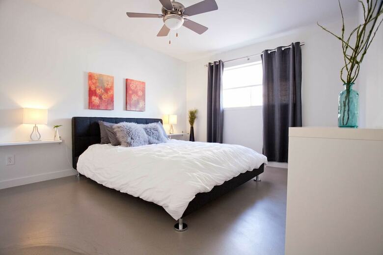 Travis Heights Modern I