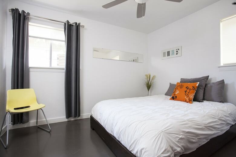 Travis Heights Modern I