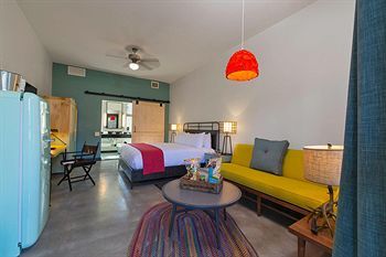 Hotel Lone Star Court