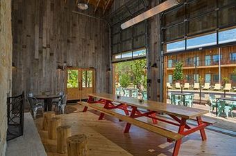 Hotel Lone Star Court