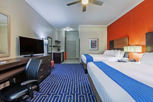 Holiday Inn Express Hotel And Suites Houston East