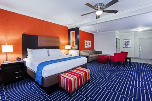 Holiday Inn Express Hotel And Suites Houston East