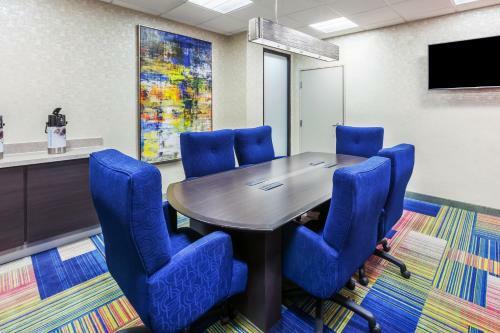 Holiday Inn Express Hotel And Suites Houston East