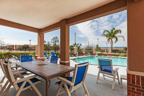 Holiday Inn Express Hotel And Suites Houston East