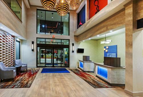 Holiday Inn Express Hotel And Suites Houston East