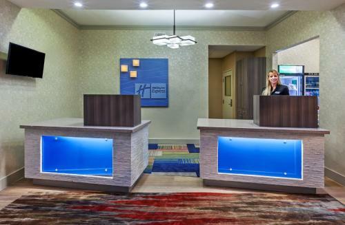 Holiday Inn Express Hotel And Suites Houston East
