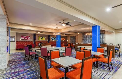 Holiday Inn Express Hotel And Suites Houston East