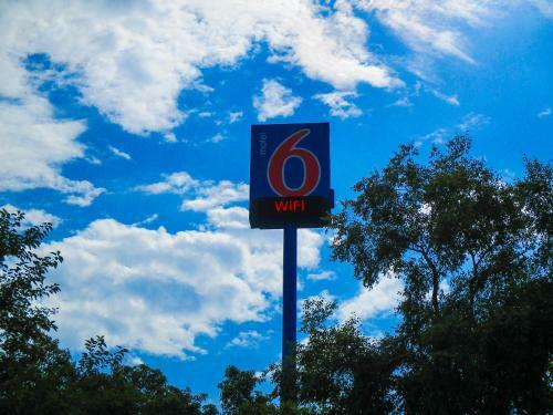Motel 6 Memphis Downtown