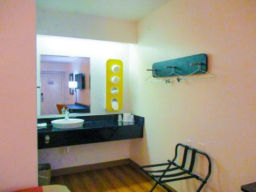 Motel 6 Memphis Downtown