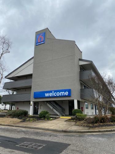 Motel 6 Memphis Downtown