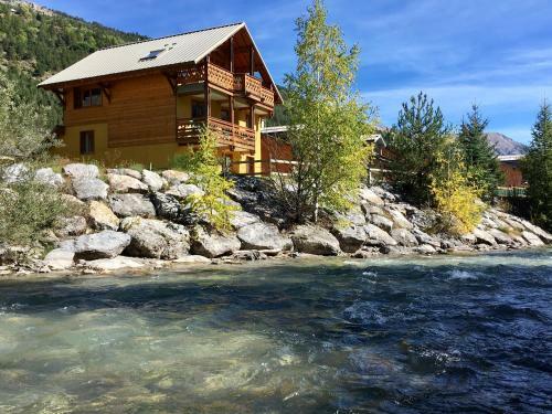 Chalet Rivi�re, 5 En-suite.
