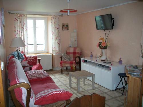 Apartamentos Vacances Au Pied Des Monts Du Cantal