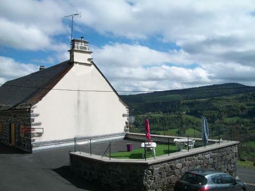 Apartamentos Vacances Au Pied Des Monts Du Cantal