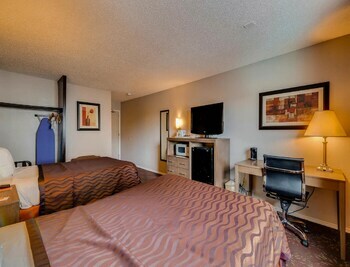 Hotel Orangewood Inn And Suites