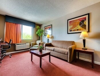 Hotel Orangewood Inn And Suites