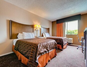 Hotel Orangewood Inn And Suites