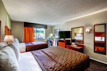 Hotel Orangewood Inn And Suites