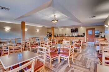 Hotel Orangewood Inn And Suites
