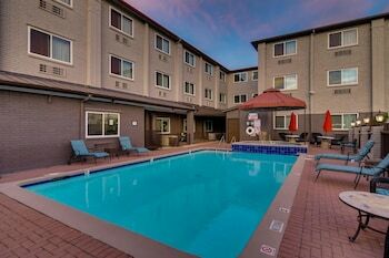 Hotel Orangewood Inn And Suites