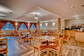 Hotel Orangewood Inn And Suites
