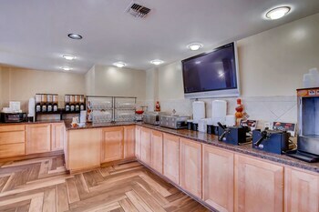 Hotel Orangewood Inn And Suites