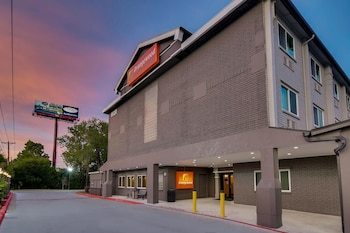 Hotel Orangewood Inn And Suites
