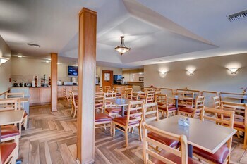 Hotel Orangewood Inn And Suites