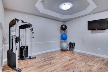Hotel Orangewood Inn And Suites