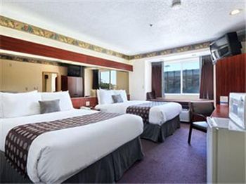 Hotel Arya Inn And Suites