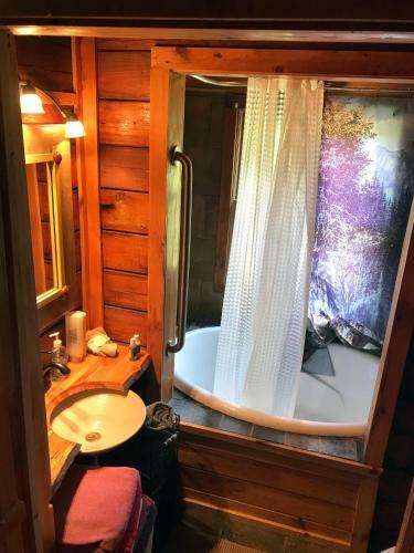 Creekwalk Inn Bed And Breakfast With Cabins
