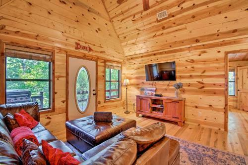 Broken Bow Cabin With Deck On Mountain Fork River!