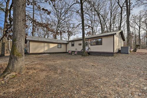 Hidden Oaks Cottage In Broken Bow, Pets Ok!