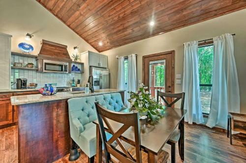 Apartamento Broken Bow Couples Retreat With Fire Pit And Bbq!