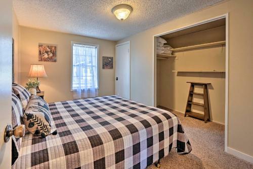 Cozy Whispering Oaks Cottage In Broken Bow